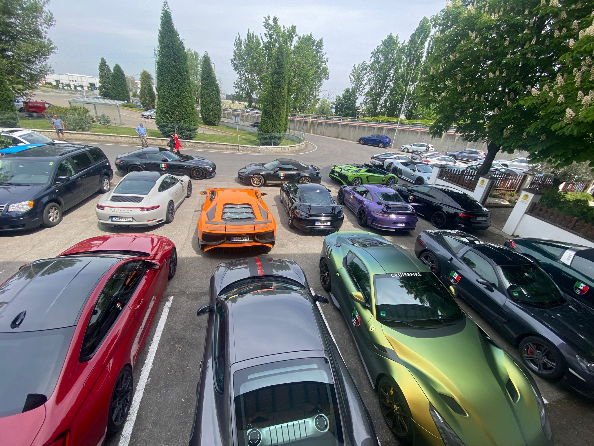 LagoRun sports cars gathered together in a tree-lined parking area