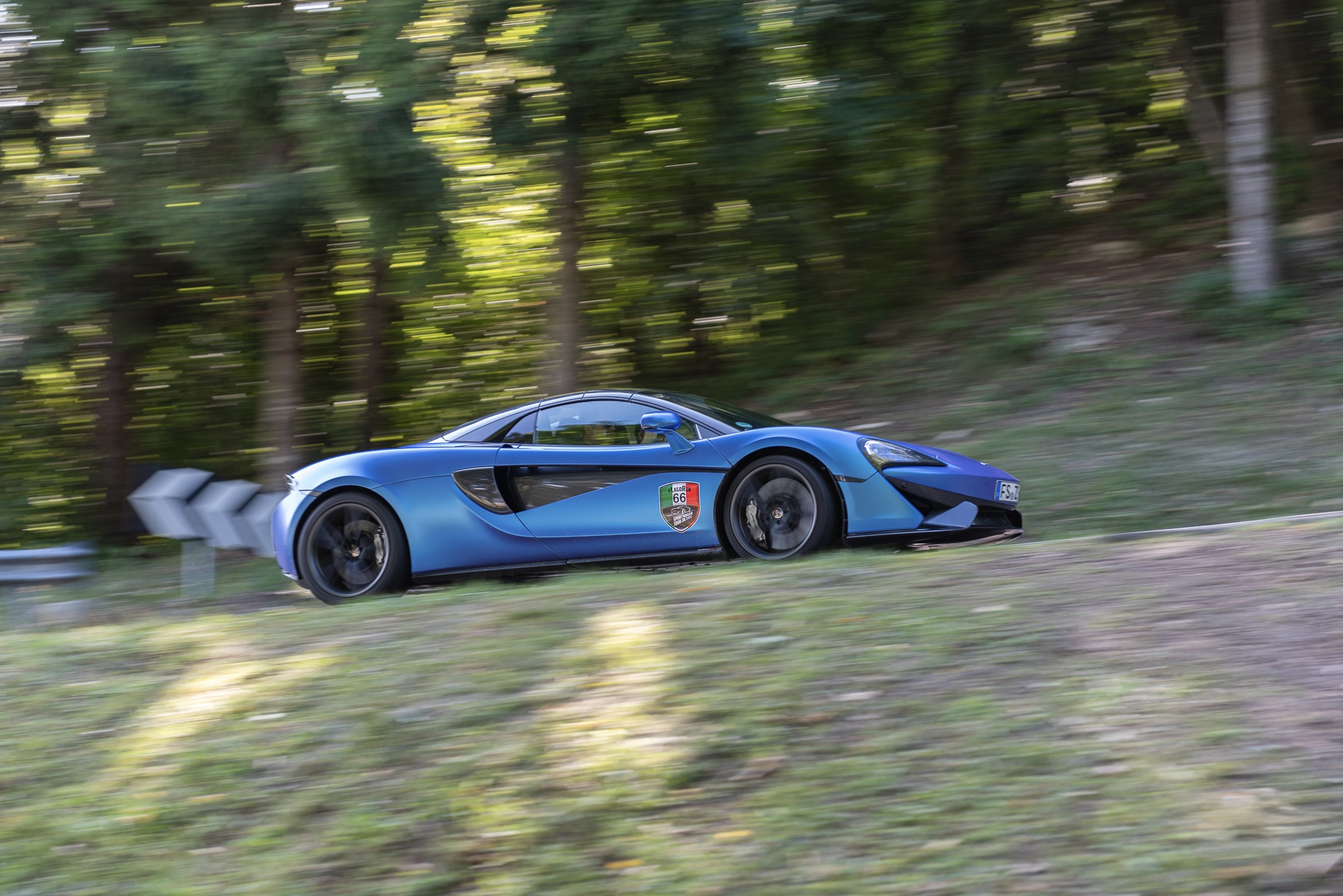 Blue McLaren taking a sweeping bend during LagoRun